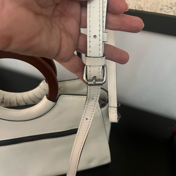 Patricia Nash White Floral Embroidered Handbag - Picture 11 of 12